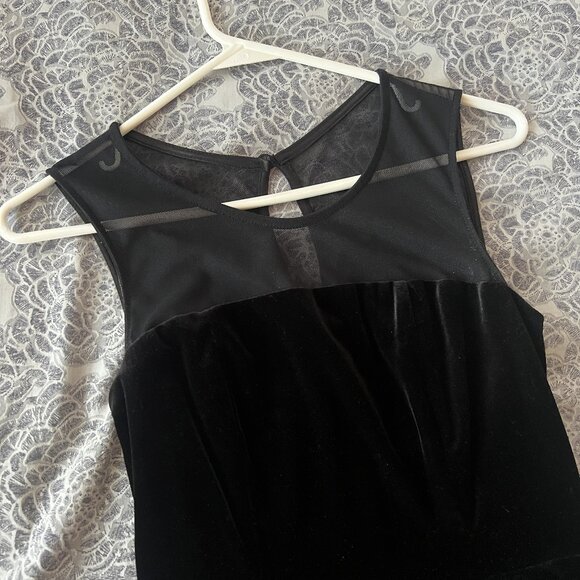 Forever 21 Black Velvet Short Holiday Dress Size Small - Picture 4 of 8